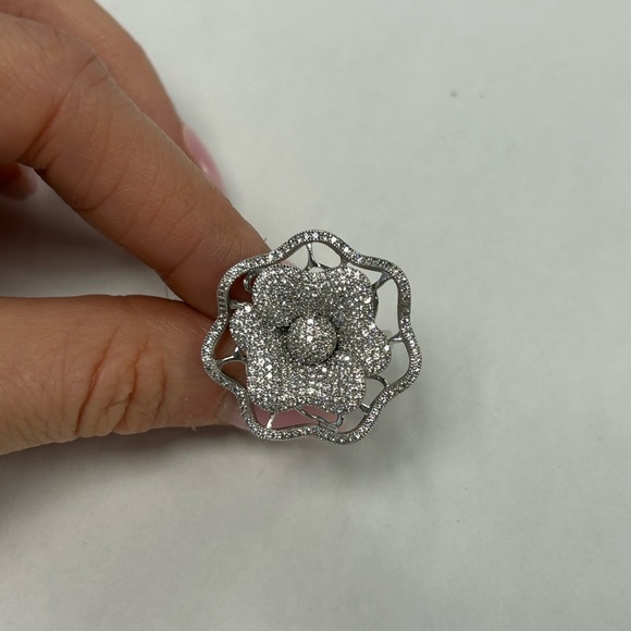 Suzy Levian Sterling Silver White Cubic Zirconia Flower Ring NWT - Picture 3 of 7